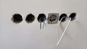 villanyszerelő budapest - dugalj csere